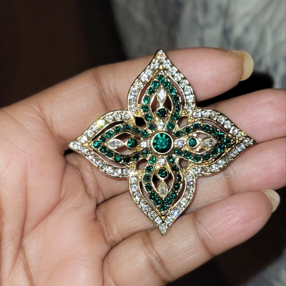 Jewelry - Vintage Unsigned Maltese Cross Brooch